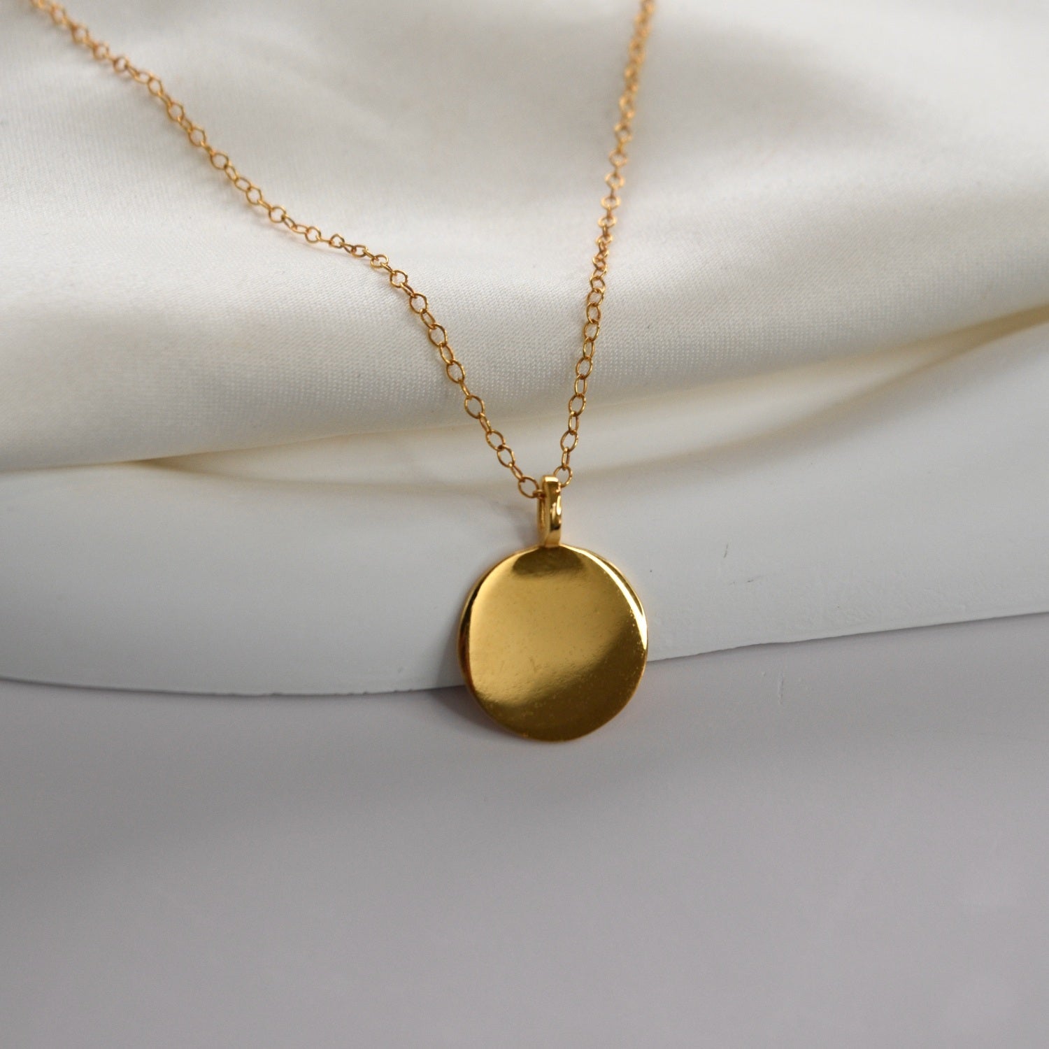 Gold disc pendant necklace