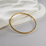 Gold hammered bangle Livetta
