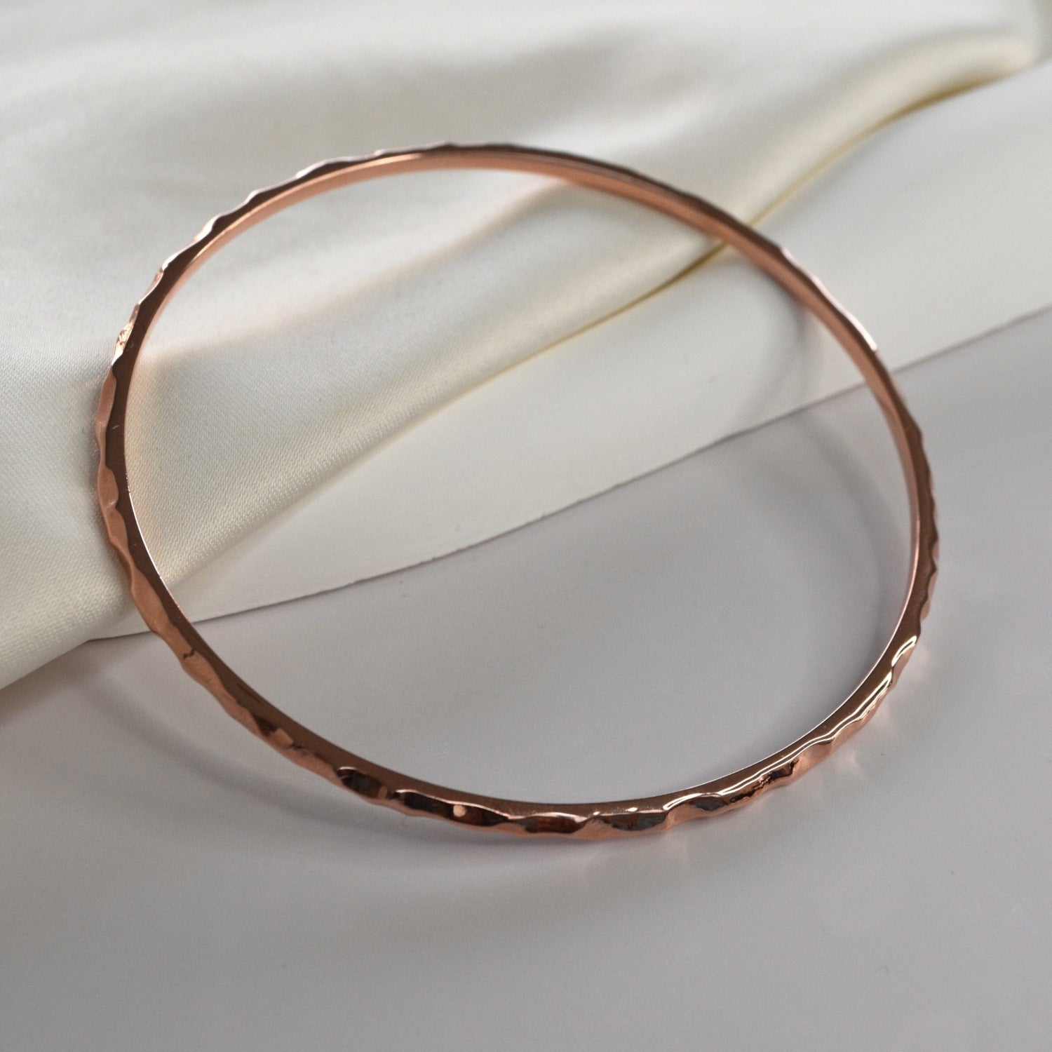 Rose gold hammered bangle Livetta