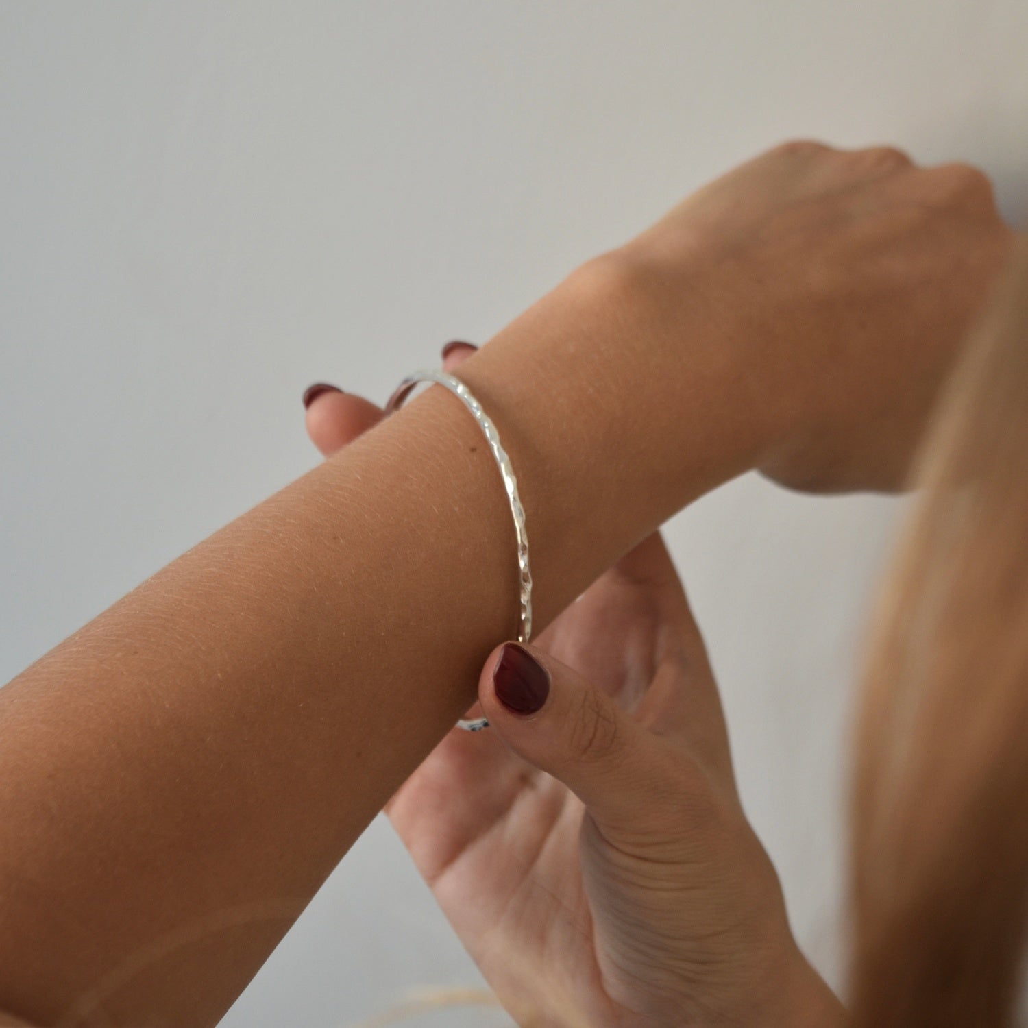 Silver hammered bangle Livetta