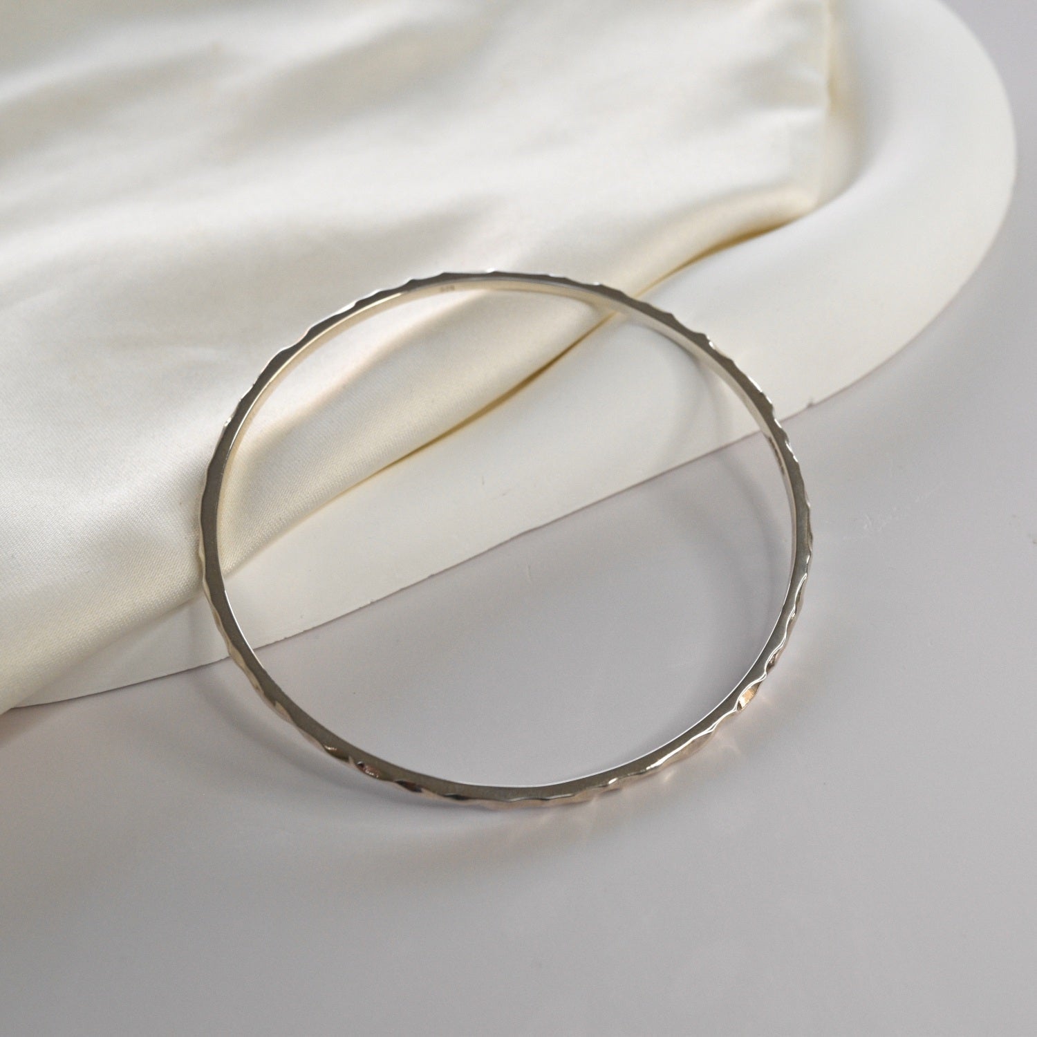 Silver hammered bangle Livetta