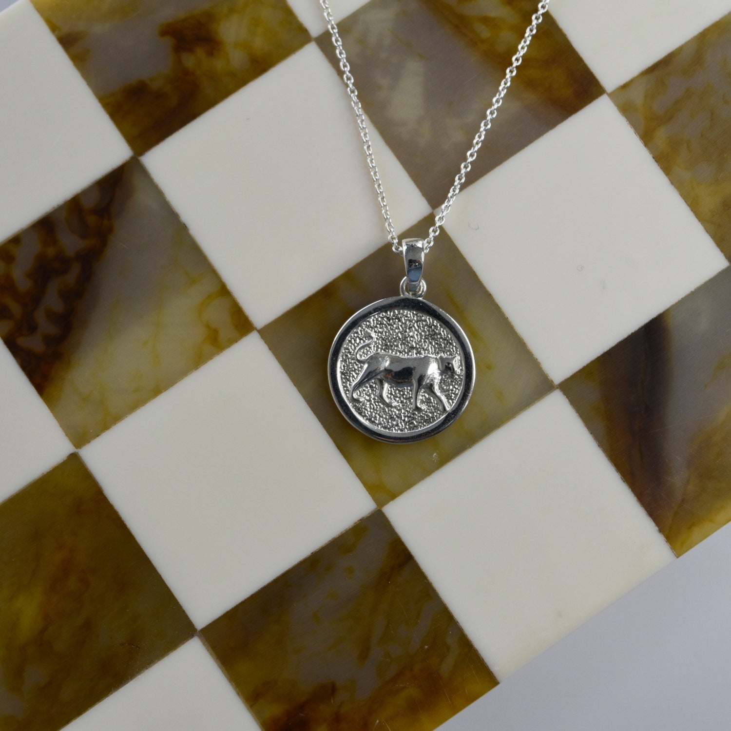 Silver lioness pendant Livetta