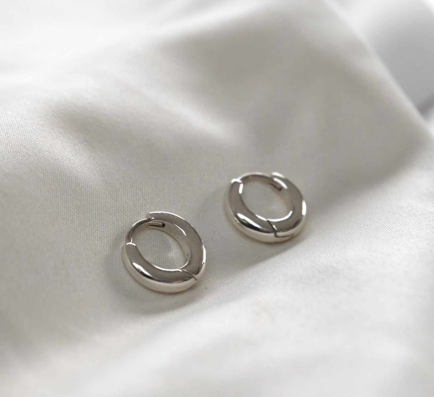 Silver Signature Huggies - Livetta