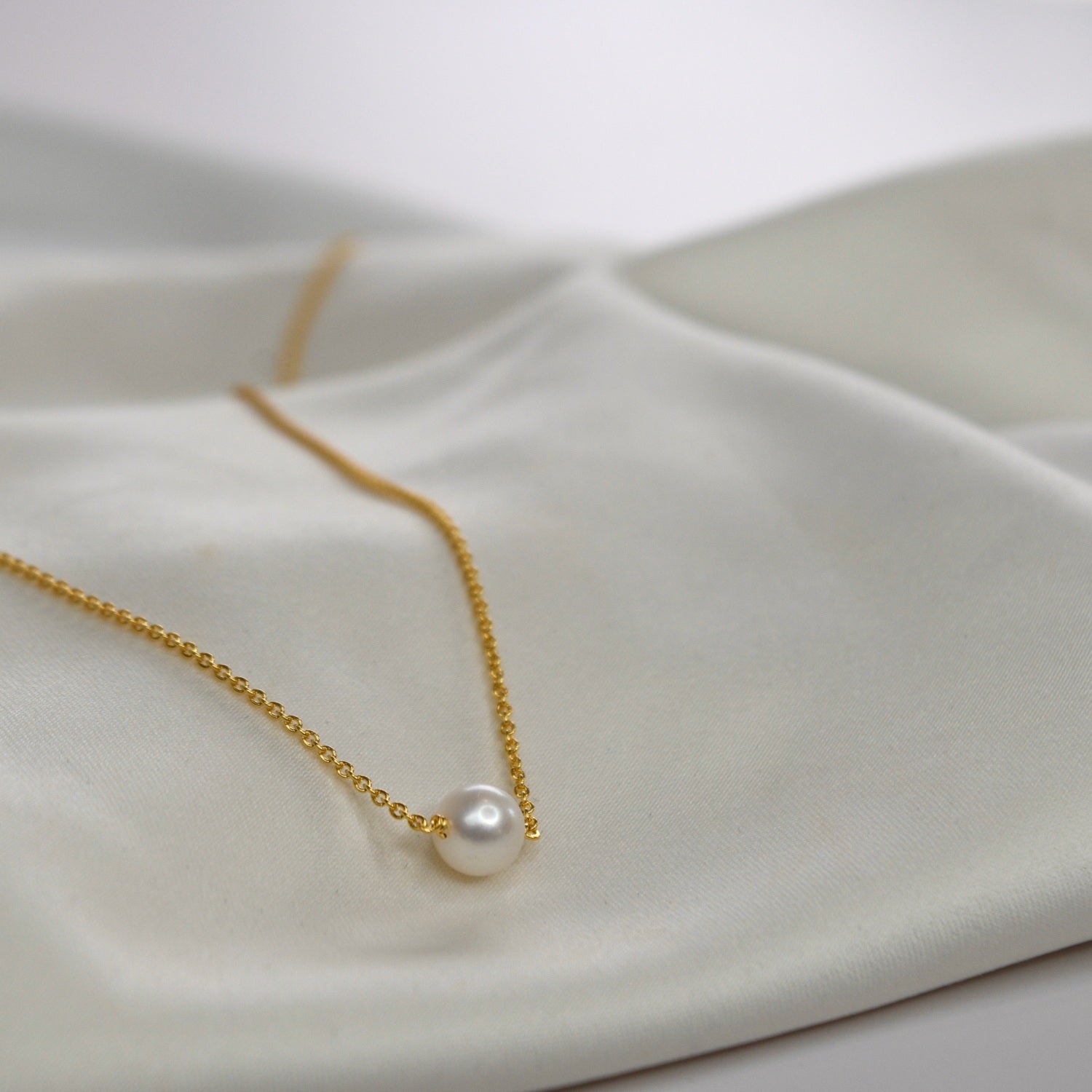 Single Pearl Gold Choker necklace - Livetta