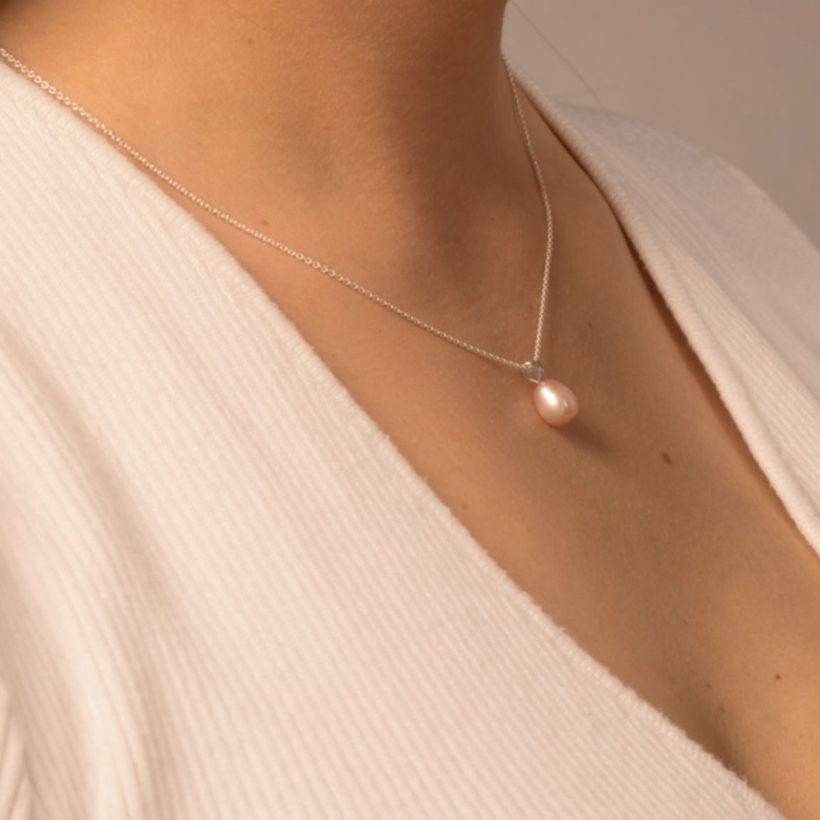 White Gold Drop Pearl Necklace - Livetta - 