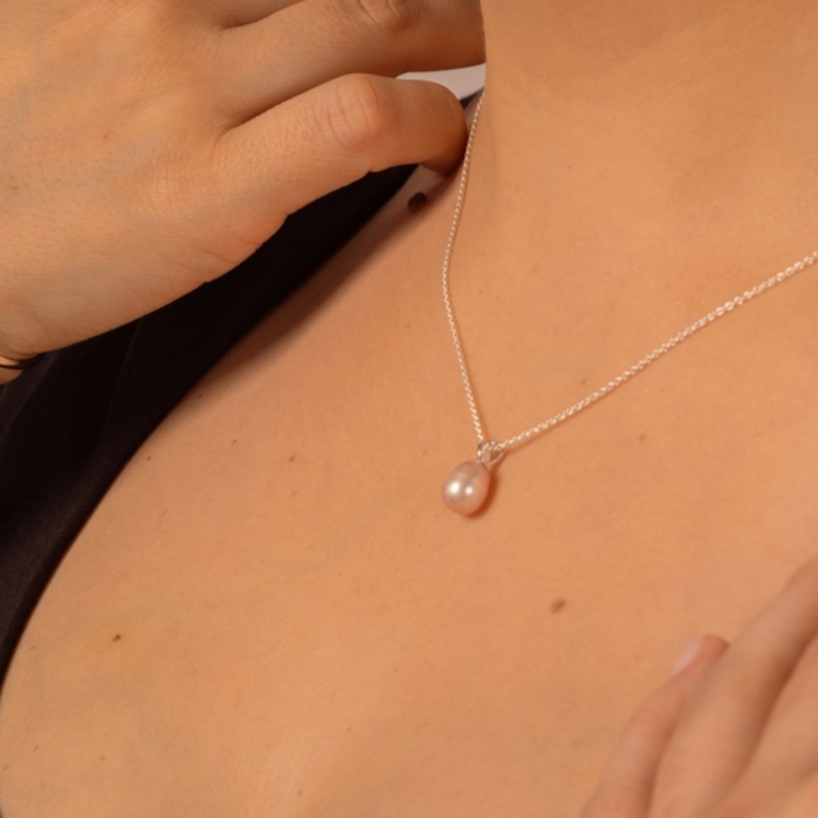 White Gold Drop Pearl Necklace - Livetta - 