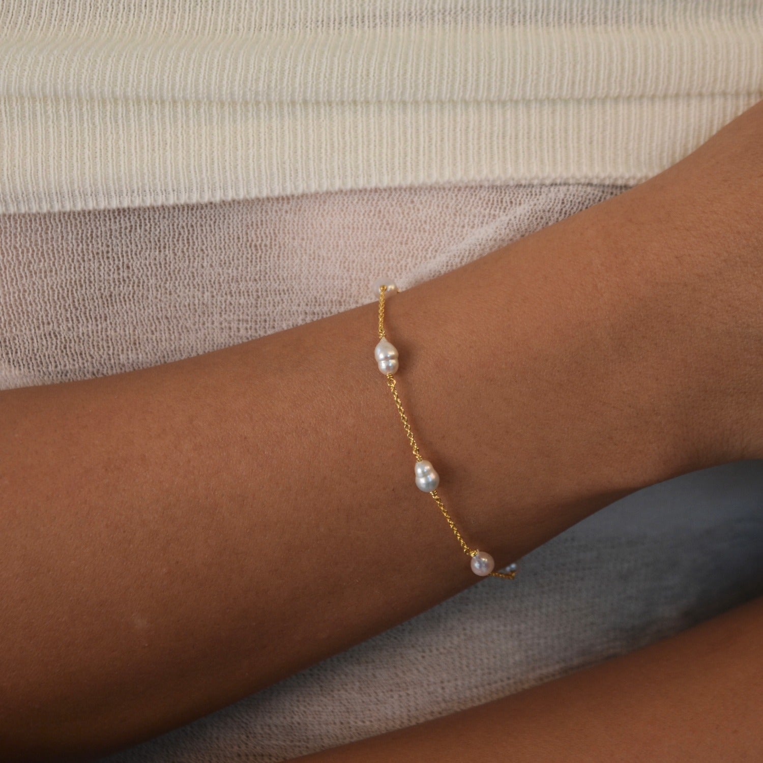 White Multi Pearl Bracelet - Livetta - Bracelet