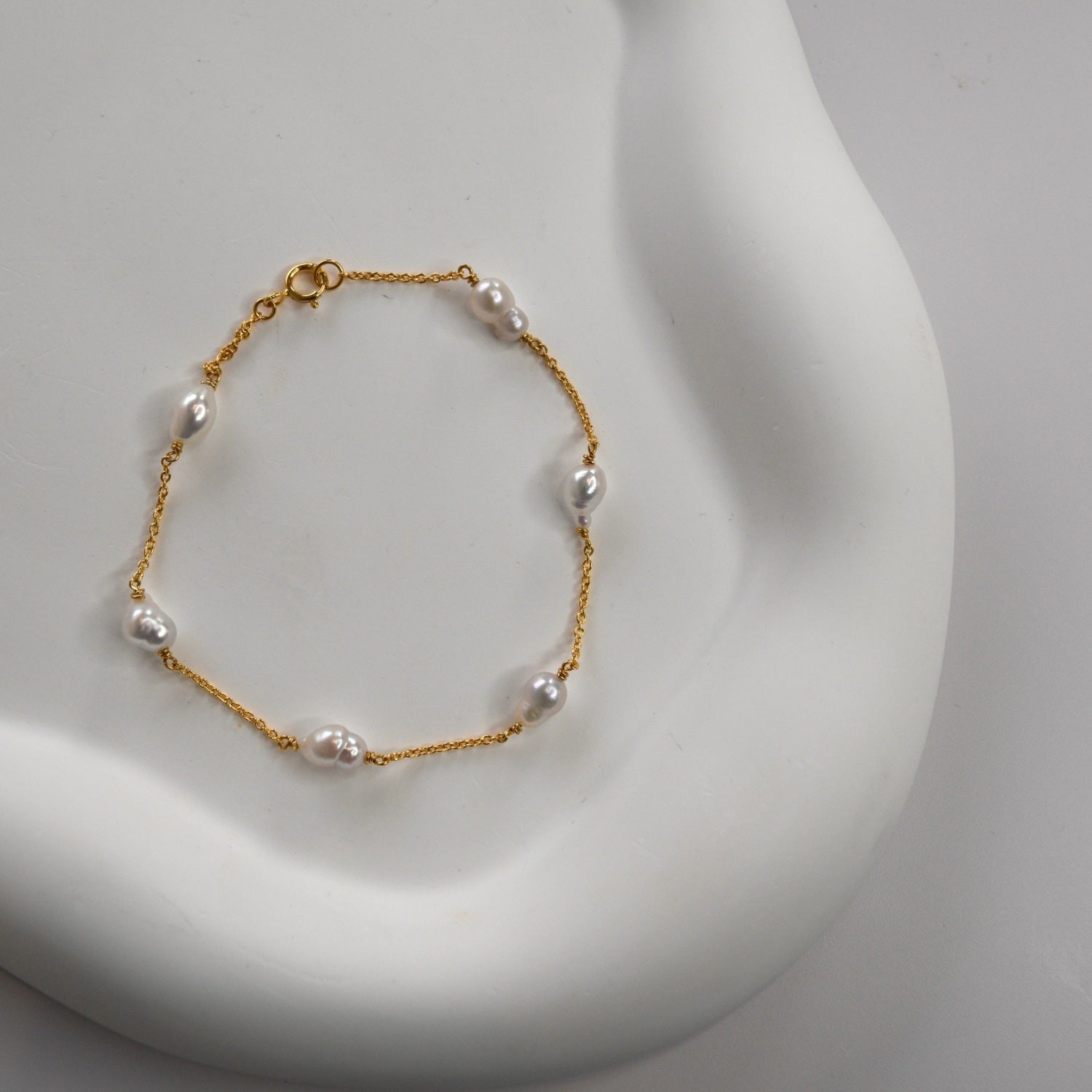 White Multi Pearl Bracelet - Livetta - Bracelet