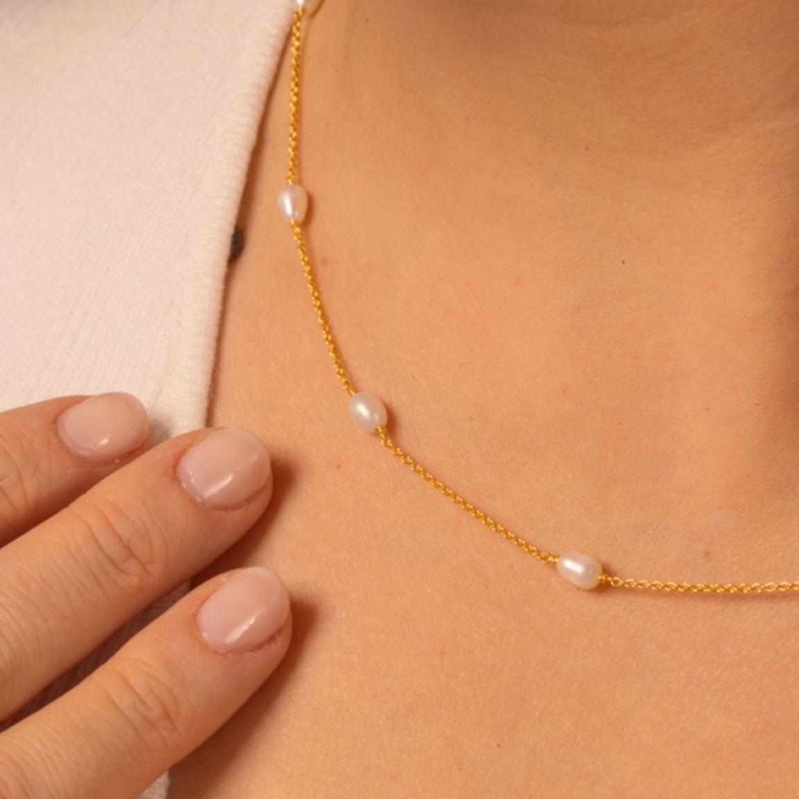 White Multi Pearl Necklace - Livetta - 